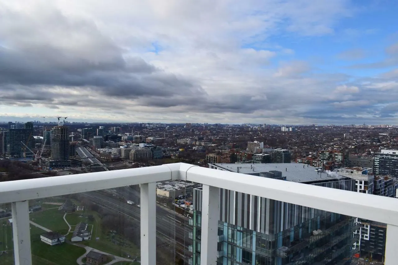 1 Bedroom Apartment With Toronto Skyline Views 0*,  Canada