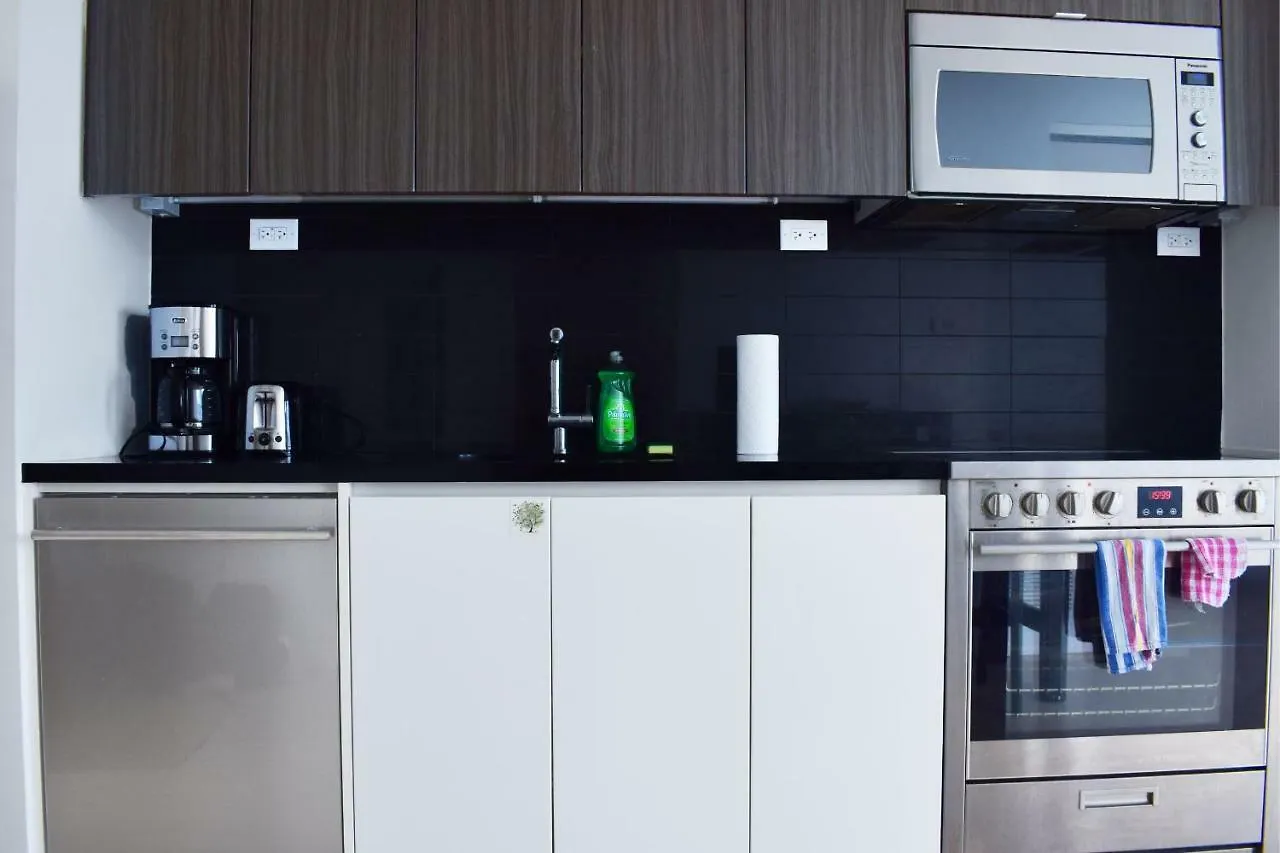 1 Bedroom Apartment With Toronto Skyline Views