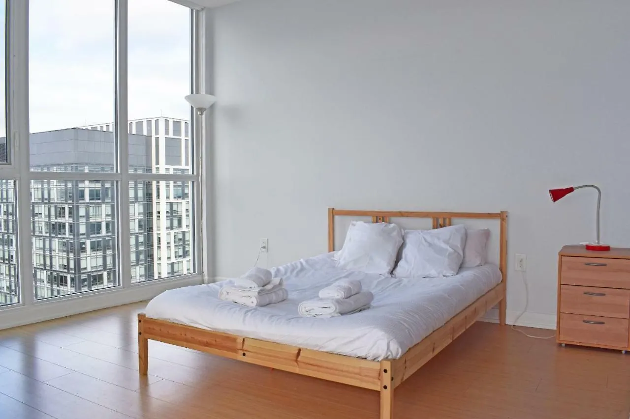 1 Bedroom Apartment With Toronto Skyline Views