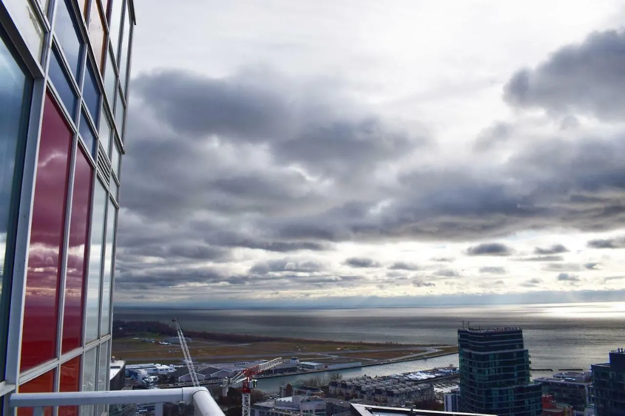 1 Bedroom Apartment With Toronto Skyline Views 0*,