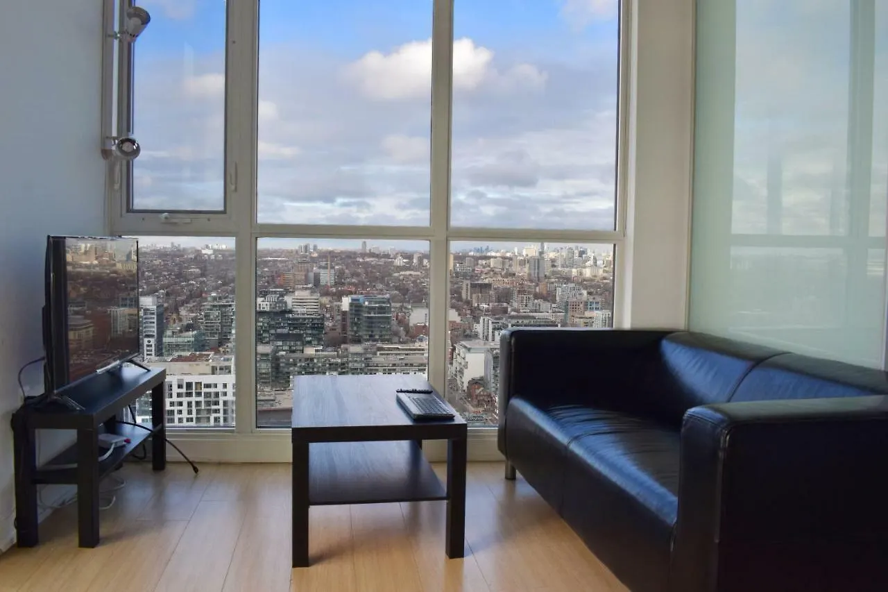 1 Bedroom Apartment With Toronto Skyline Views