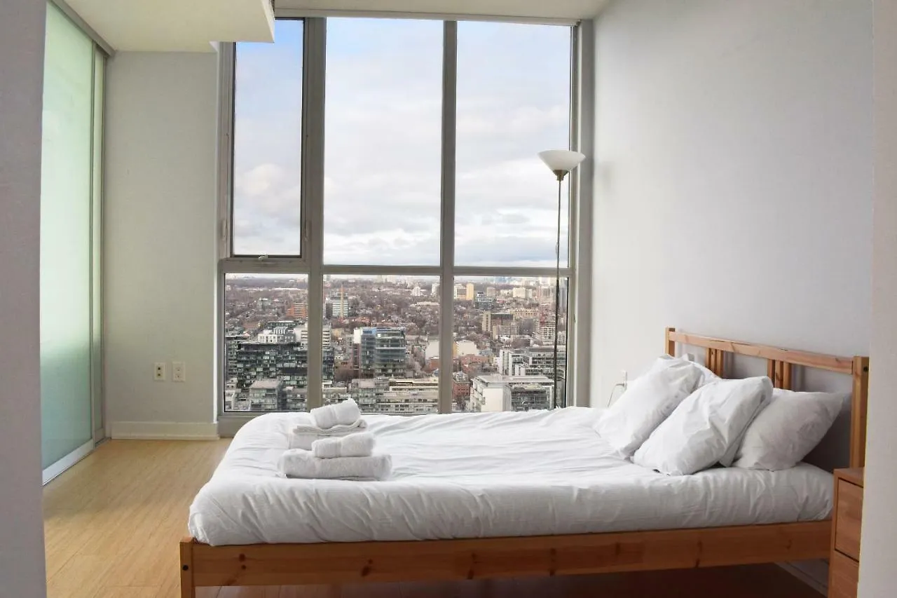 1 Bedroom Apartment With Toronto Skyline Views