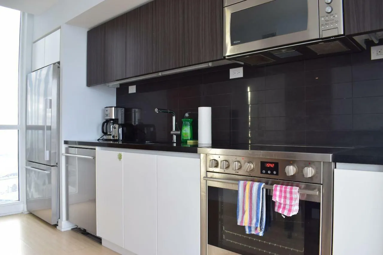 1 Bedroom Apartment With Toronto Skyline Views